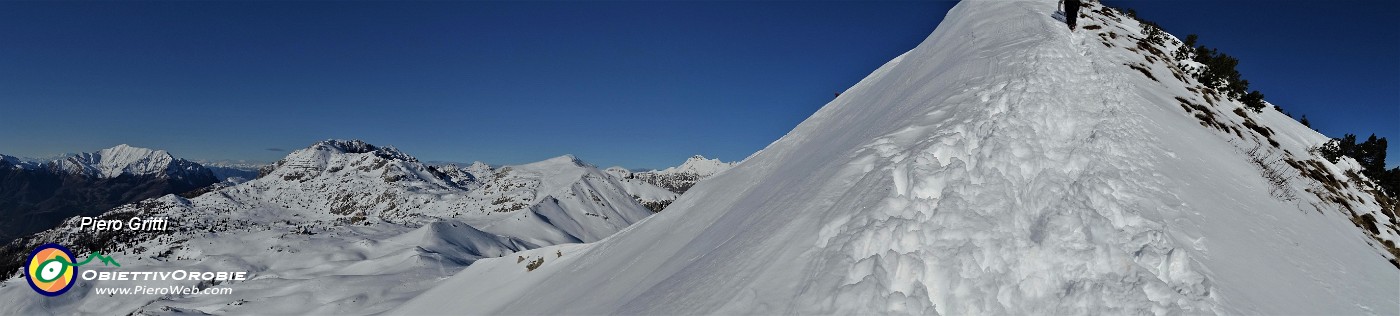 37 Superato il tratto impegnativo via verso la vetta del Sodadura.jpg